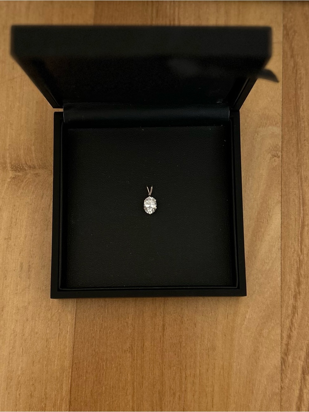 14K Yellow Gold Vintage Oval Clear Stone Pendant - Unbranded